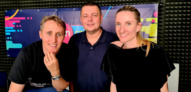 #FUNRADIO30 | Odhalenie po rokoch! Pravda o vysielaní signálu proti komárom - Balú hosťom u Adely a Sajfu